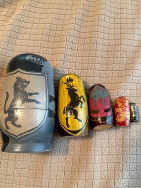 Game of Thrones House Sigil Wooden Nesting Dolls Set of 5 Collectible